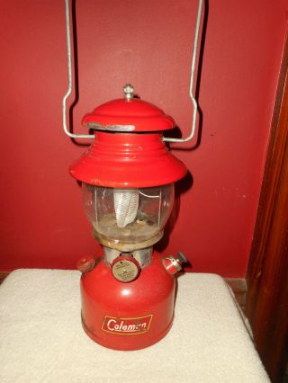 Vintage Coleman Lantern Red 200a December 1959 Single Wick Pyrex Glass