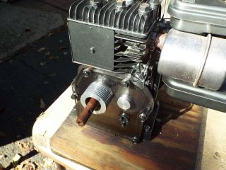 Unique Vintage Briggs and Stratton 2hp engine 60102 type 1015,  visible crankcase 2