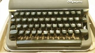 Vintage Olympia Typewriter & Case,  Portable.  Green w/ Black Keys Made in Germany 2
