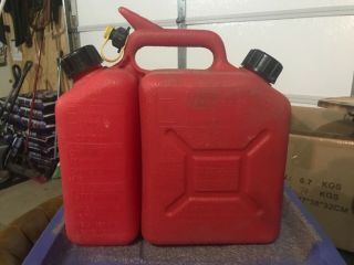 Vintage Wedco.  75 Gallon/ 1.  5 Gallon Vented Plastic Gas Can Chainsaw - Rare