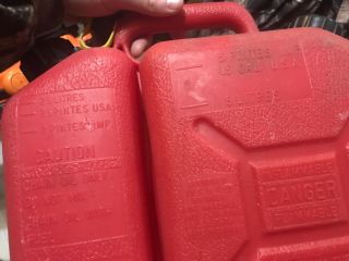 Vintage Wedco.  75 gallon/ 1.  5 gallon Vented Plastic Gas Can Chainsaw - Rare 2