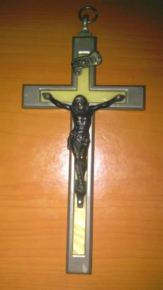 Small Vintage Crucifix Catholic Cross Of Jesus Christ Pearlized Celluloid Inlay