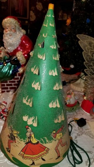 Rare Vintage 1952 Econolite Christmas Tree W Skaters on periphery w a green lite 3
