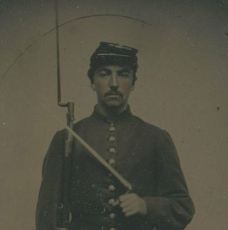 1/6 Plate Civil War Tintype of Double Armed Union Soldier - 1842 Springfield 3