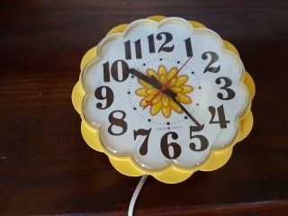 Vintage Kitchen Daisy Flower Yellow Wall Clock General Electric
