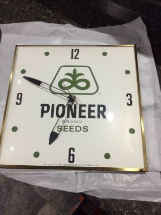 Vintage Pioneer Seeds Advertising Pam Clock