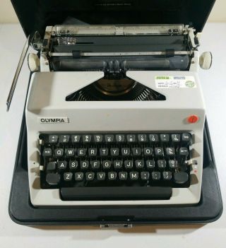 Olympia Sm9 Deluxe Typewriter With Case - De Luxe Vintage With Key