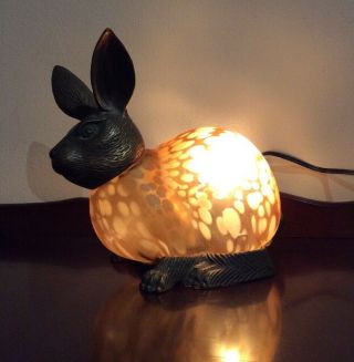 Vtg 1996 Tin Chi Frosted Amber Glass /brass Rabbit Table Lamp - Night Light