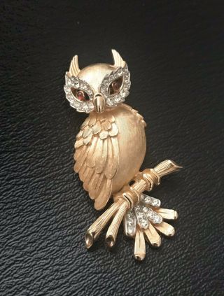 Vintage A.  Philippe For Trifari Large Gold Tone Ruby Red Cabochon Owl Brooch