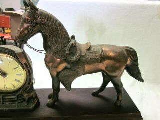 VINTAGE 1950 ' S GILBERT CAST BRASS / METAL WESTERN HORSE MANTLE SHELF CLOCK 2