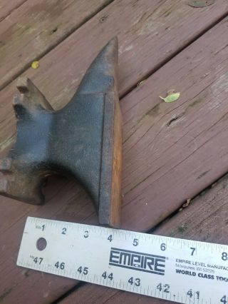 VINTAGE SMALL CAST BENCH ANVIL - BLACKSMITH & METALWORKING - WEIGHS 6,  LBS 2