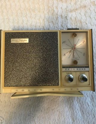 Vintage Silvertone Instant Sound Solid State Transistor Am Clock Radio Model 42