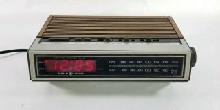 Vintage Ge General Electric Am Fm Alarm Clock Radio 7 - 4631a