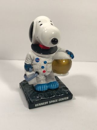 Vintage Nasa Kennedy Space Center Souvenir Astronaut Snoopy Figure Peanuts
