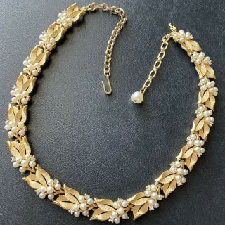 Signed Trifari Vintage Gold Tn Leaf Pearl Rhinestone Flower Necklace 101