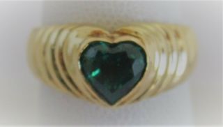Vintage 18 Karat Yellow Gold And Heart Shape Colombian Emerald Ring
