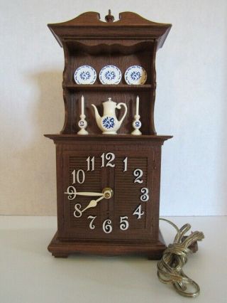 Vintage Spartus Electric Wall Clock 1960s Plastic Kitchen China Cabinet