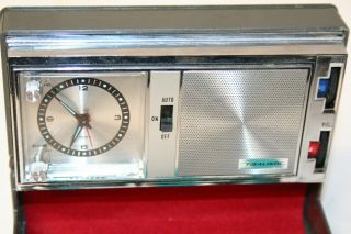 Vintage Folding Realistic 12 - 603 Travel Analog Clock/AM Radio Made in Japan 3