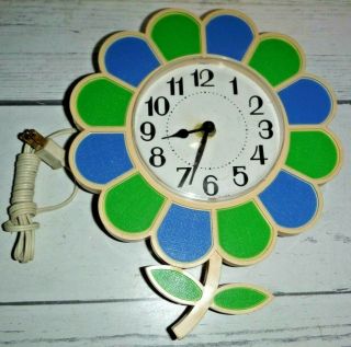 Vintage Spartus Electric Wall Clock Blue/green Daisy Flower Model H4324