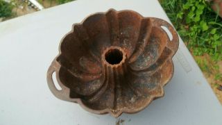 Vtg Antique Cast Iron Bundt Fluted Cake Baking Pan Unmarked Heavy