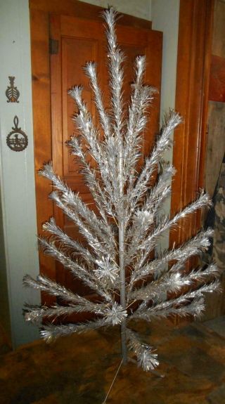 Vintage Peco Pom Pom 5 Foot 10 Inch Aluminum Christmas Tree COMPLETE IOB 2