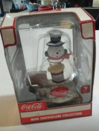 Coca - Cola Snowman Ornament Coke Snow Globe Holiday Figurine Snow Dome Figure