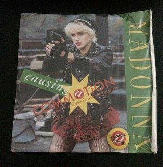 Rare Madonna Causing A Commotion 7 " Vinyl Single With Pin / Badge