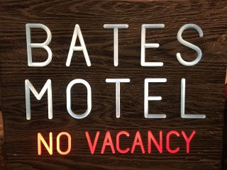 Physco Bates Motel Lighted Sign No Vacancy Neon Sign 21” X 27”