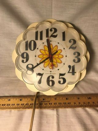 Vintage General Electric Ge Wall Clock Flower Kitchen Daisy Model 2197a