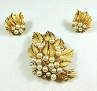 Vtg Crown Trifari Gold Tone Pin Brooch Clip On Earring Set Faux Pearls Gift Box