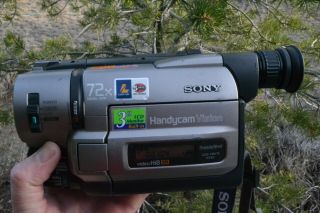 Sony Handycam Ccd - Trv75 Hi - 8 Analog Camcorder (vintage) Xr