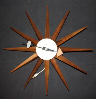 Vintage Howard Miller Mid Century Modern Sunburst Wall Clock 220 - It