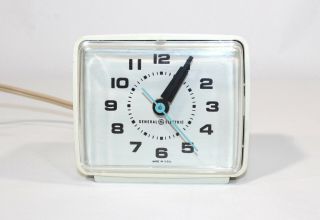 Vintage Ge General Electric Table Alarm Clock White Model 7369 Made In Usa Euc