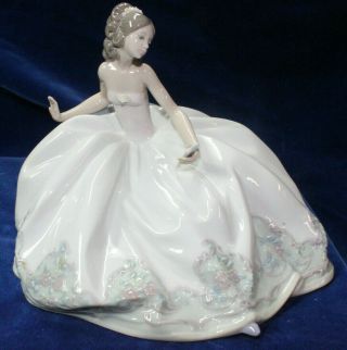 Vintage Lladro Figure At The Ball By Jose Puche 5859 5859
