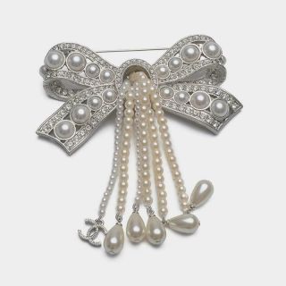 Chanel Paris Vintage Revival " Cc " Pearl Ribbon Crystal Brooch Pin Authentic