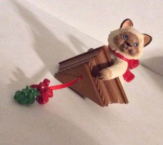 2009 Hallmark Mischievous Kittens Ornament 11th In Series Cat Mistletoe