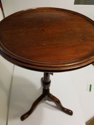 Vintage Mohagany Small Round End Table With 3 Legs.