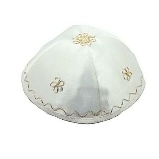 Satin Kippah Yarmulke In White Background And Gold Embroidery 6 "