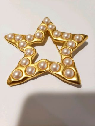 Signed Givenchy 1970s 80s Vintage Retro Gold Tone Star Pearl Brooch Pin Holiday
