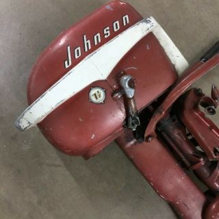 VINTAGE 7.  5 JOHNSON SEAHORSE 7 1/2 HP OUTBOARD BOAT MOTOR RED WHITE 2