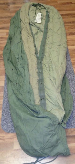 Vintage Us Military Sleeping Bag,  Mountain M - 1949 Down W/water Repellent Case