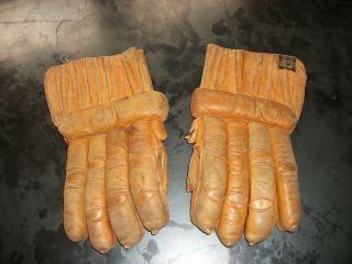Vintage Winnwell Long Finger Adult / Senior Leather Hockey Gloves Great Shape
