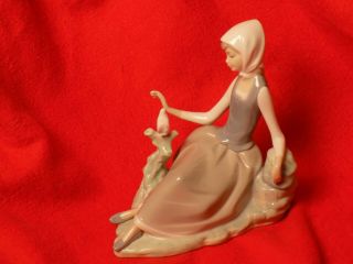Vintage Lladro Girl With Dove Porcelain Figurine 4660