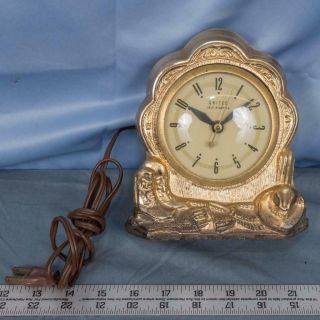 Vintage United Clock Co Brass Plated Western Mantle Clock Dq