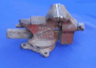 Vintage Red Arrow No.  32 Swivel Bench Vise/pipe Jaws & Anvil