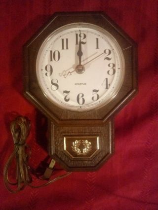 Vintage Spartus Wall Clock Electric