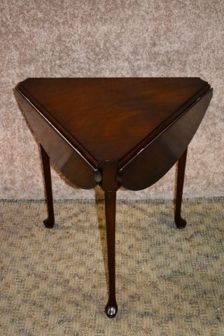 Vintage Solid Mahogany Drop Leaf Queen Anne Style Side Table