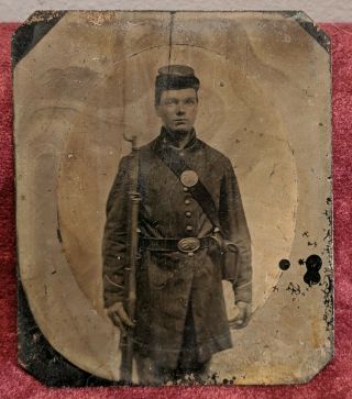 Antique Civil War Tintype Photo / 1/6 Plate / Union Soldier / Armed w/ Rifle 2