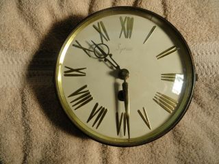 Vintage Syroco 8 - Day Wind Up Wall Clock About 6 - 1/2 In.  Dia.  Great No Key
