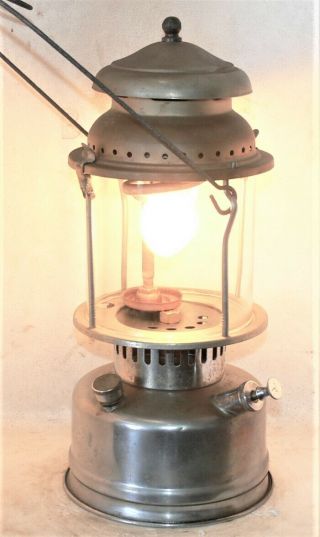 Australian Aladdin 1a Kerosene Pressure Lantern,  Seals,  Burns Good.